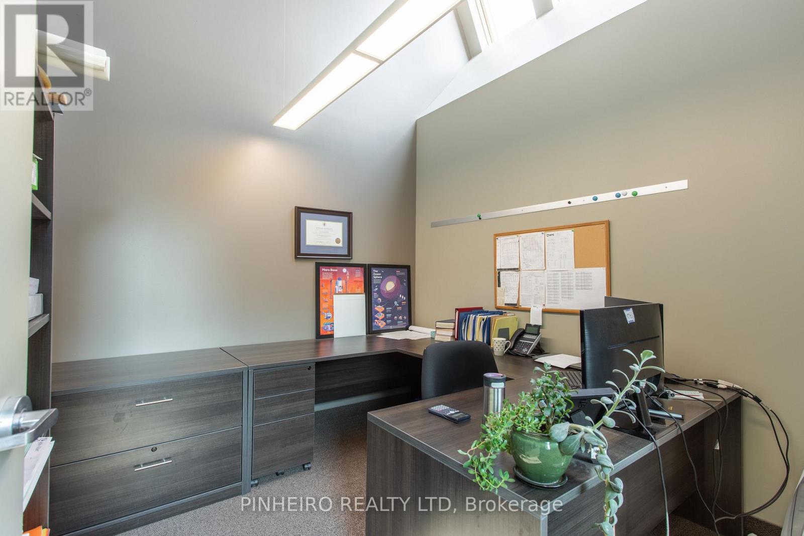 200 - 123 St George Street Property Photo 2