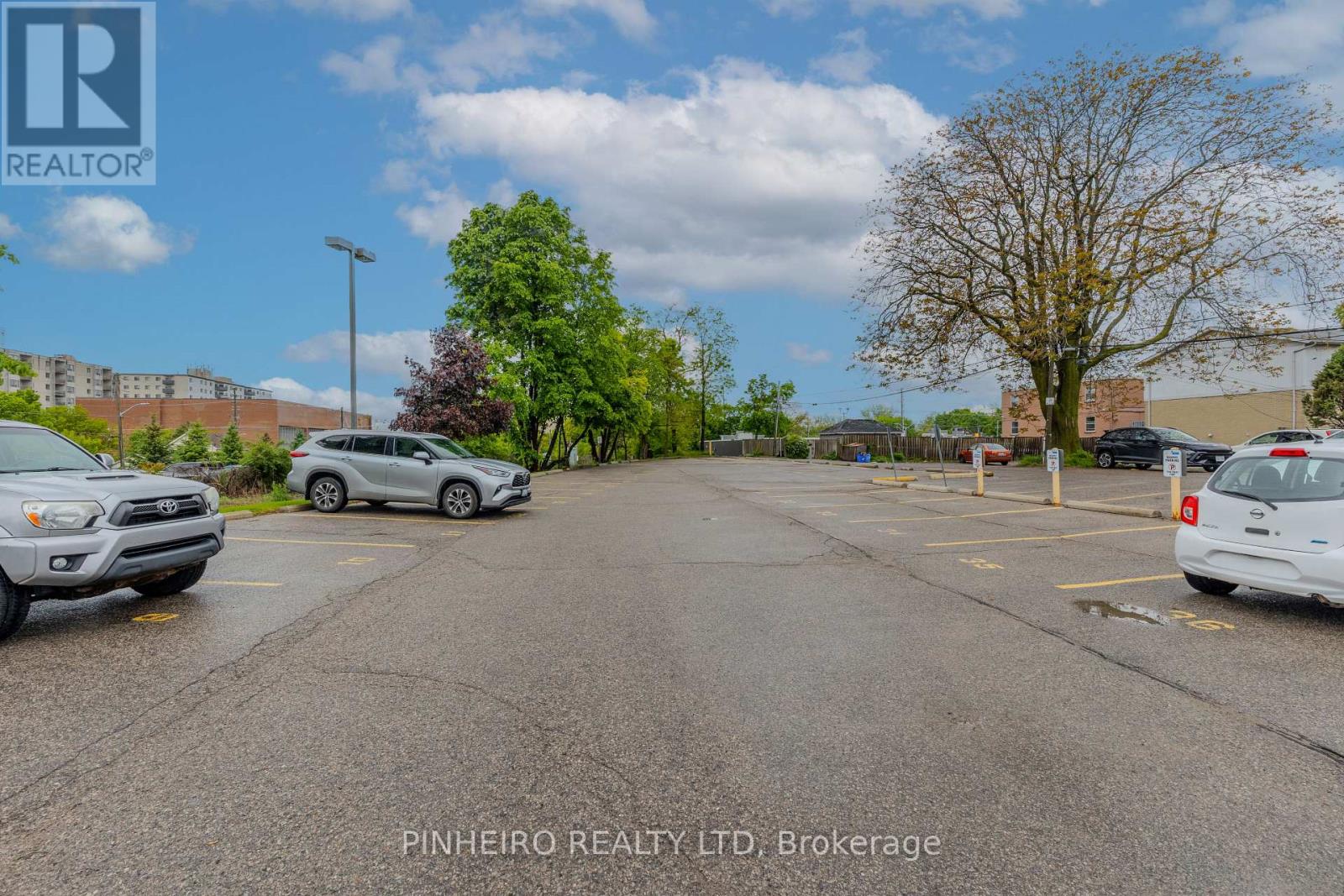 200 - 123 St George Street Property Photo 7