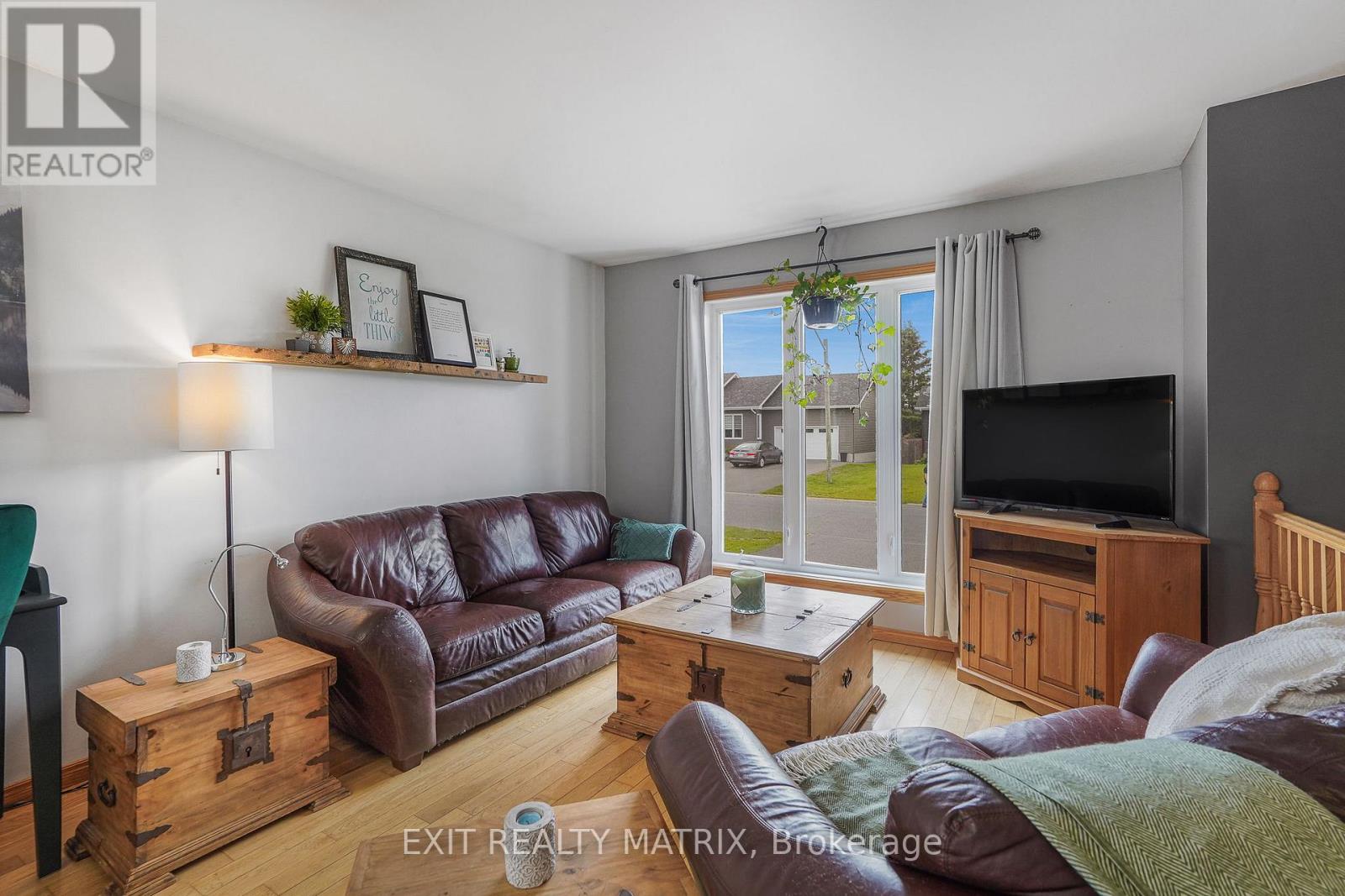 90 Richard Street Property Photo 4