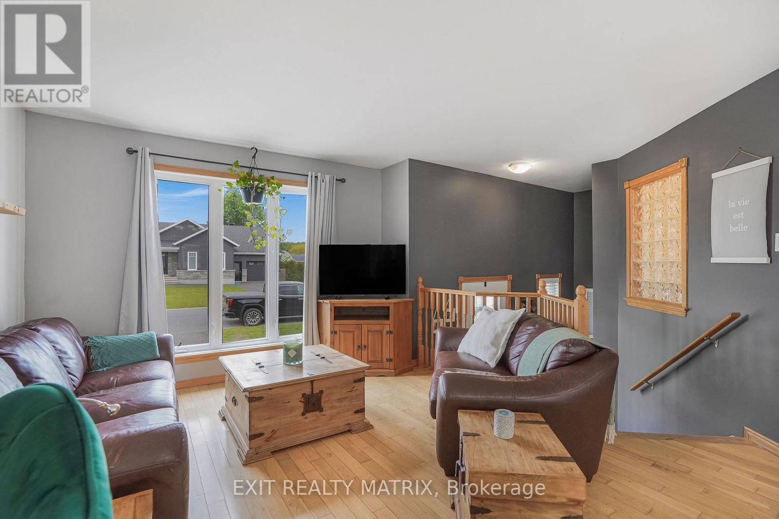 90 Richard Street Property Photo 5
