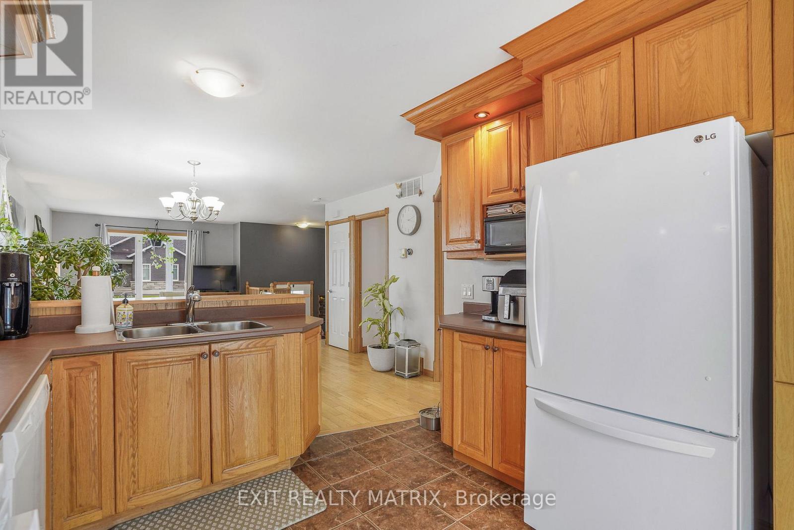 90 Richard Street Property Photo 12