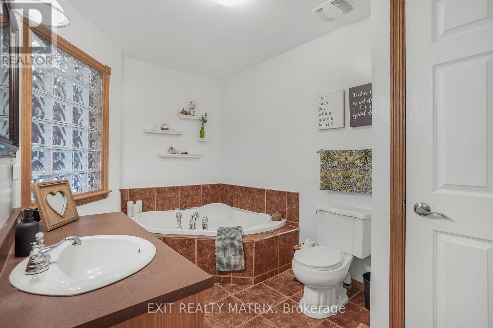90 Richard Street Property Photo 18