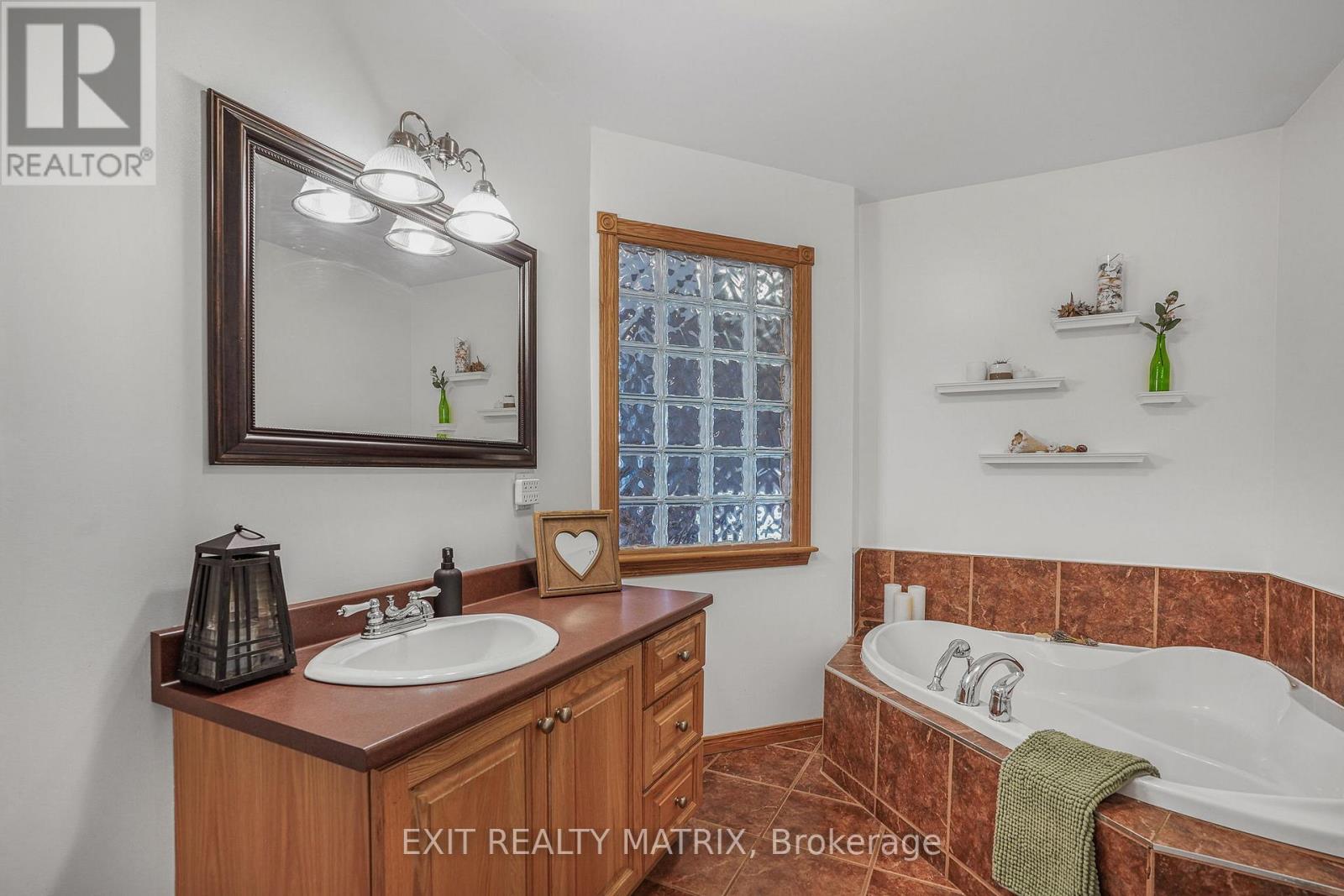 90 Richard Street Property Photo 19