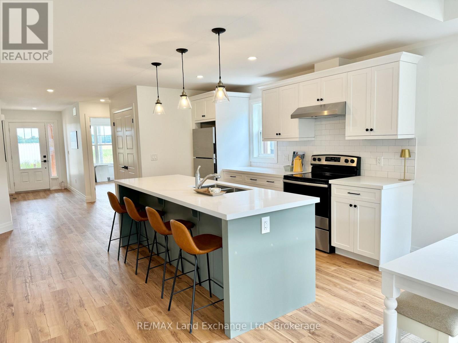 102 Eagle Court Property Photo 4