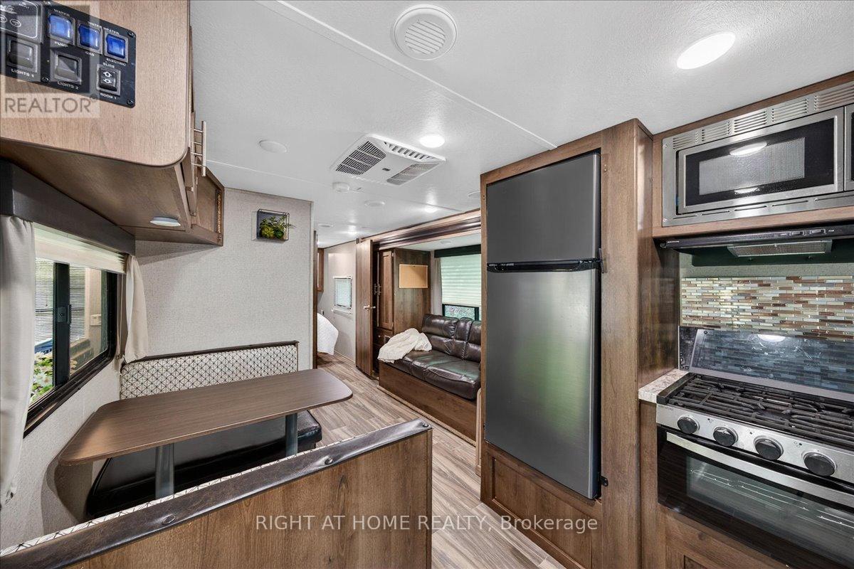 201 - 142571 35 Road Property Photo 14