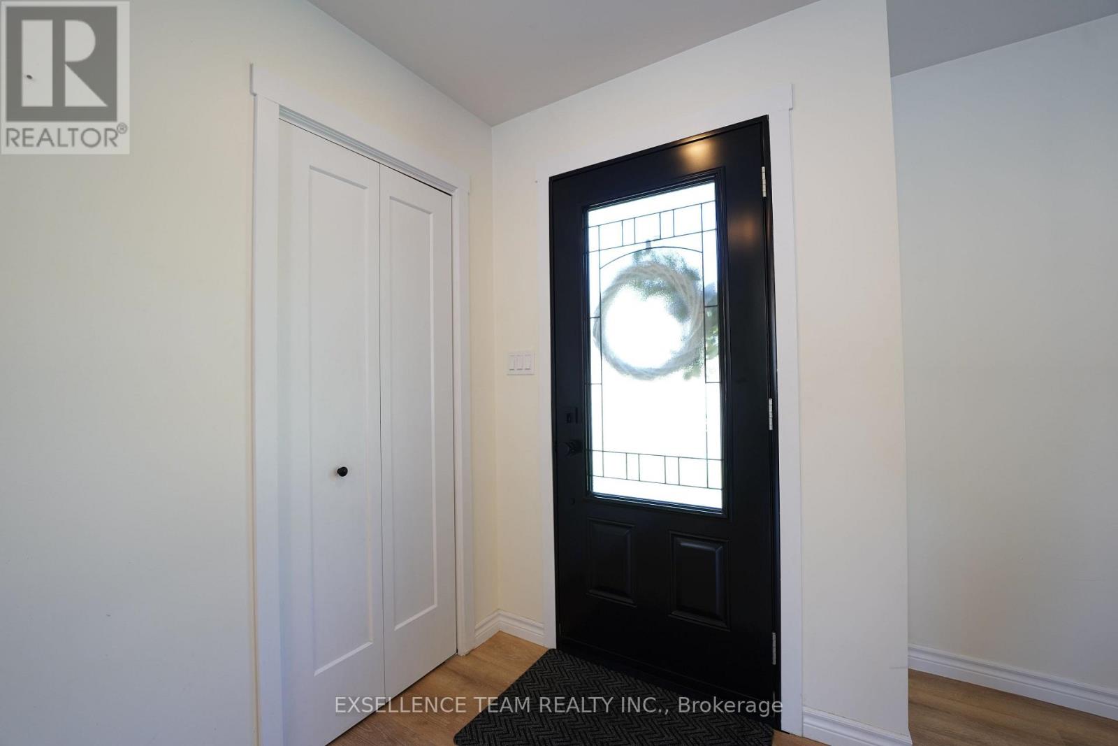 616 Surgenor Street W Property Photo 10
