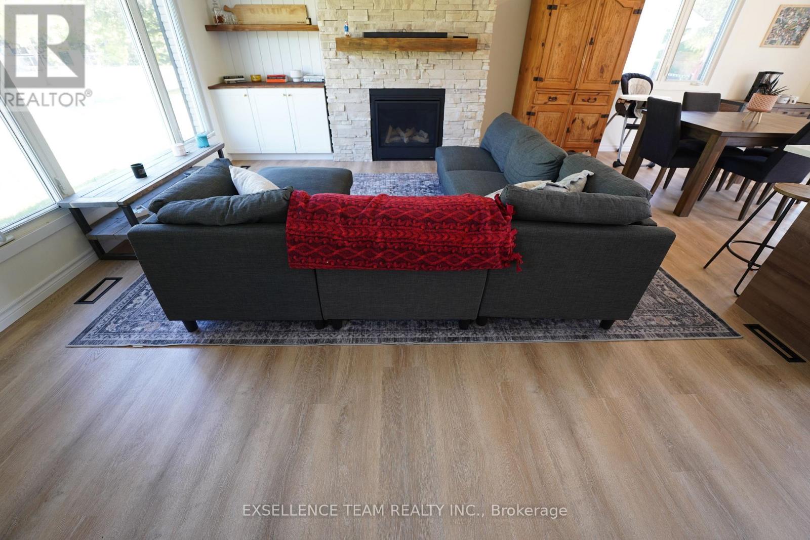 616 Surgenor Street W Property Photo 13