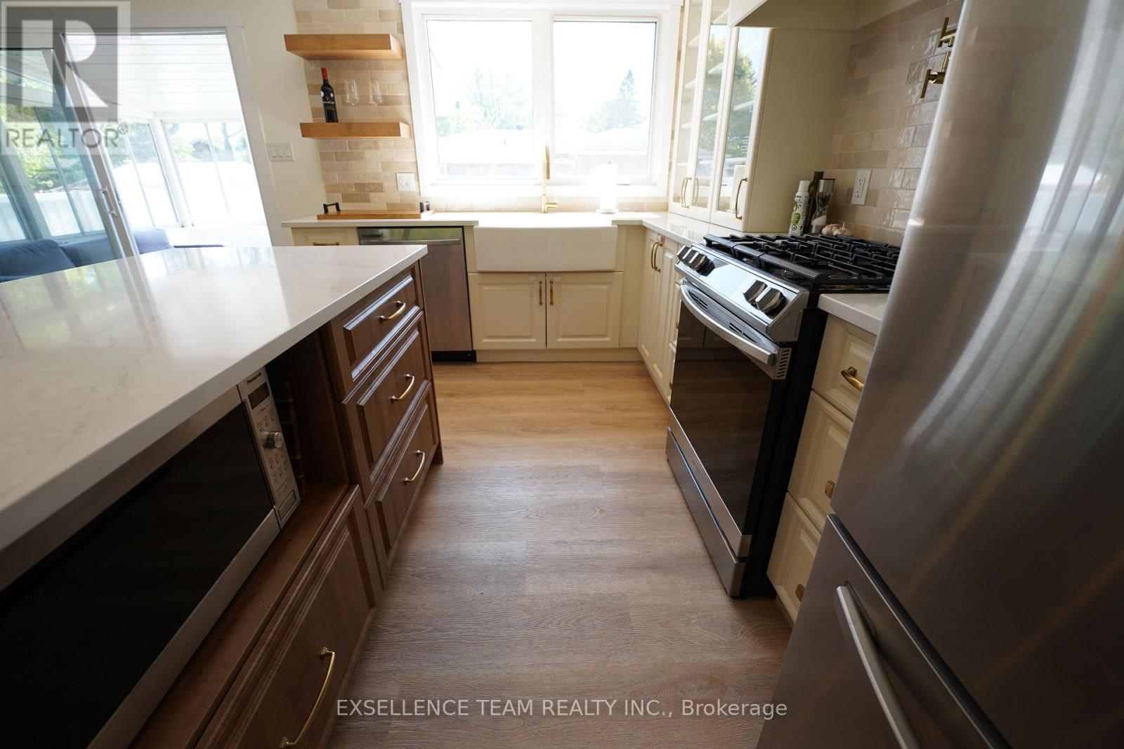 616 Surgenor Street W Property Photo 15