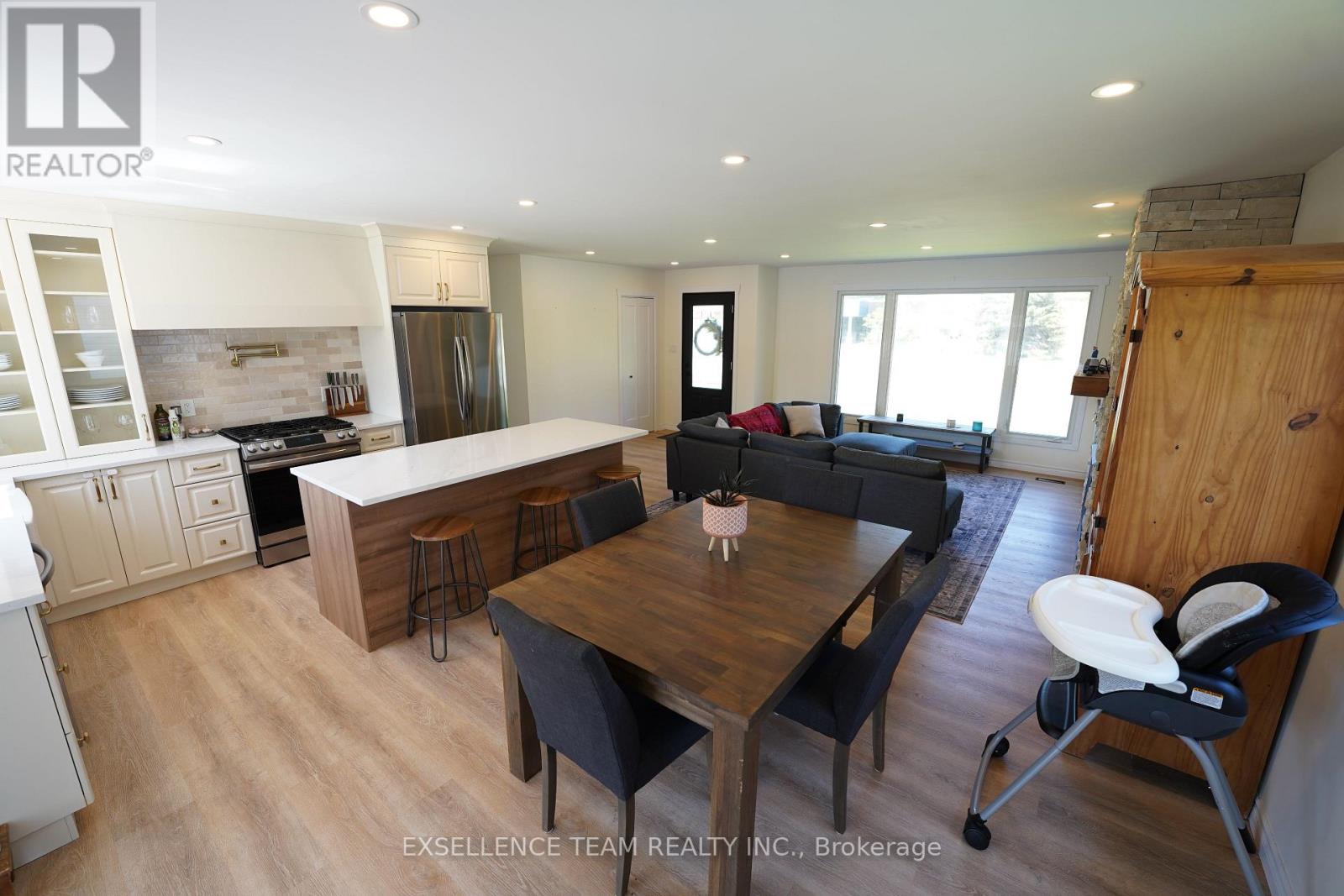 616 Surgenor Street W Property Photo 17