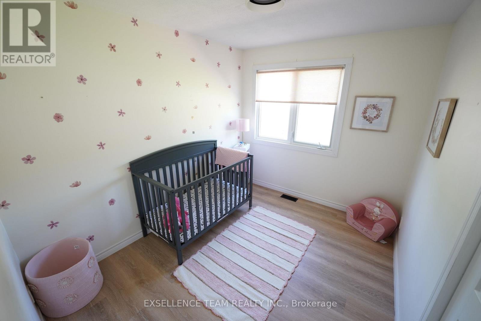 616 Surgenor Street W Property Photo 20