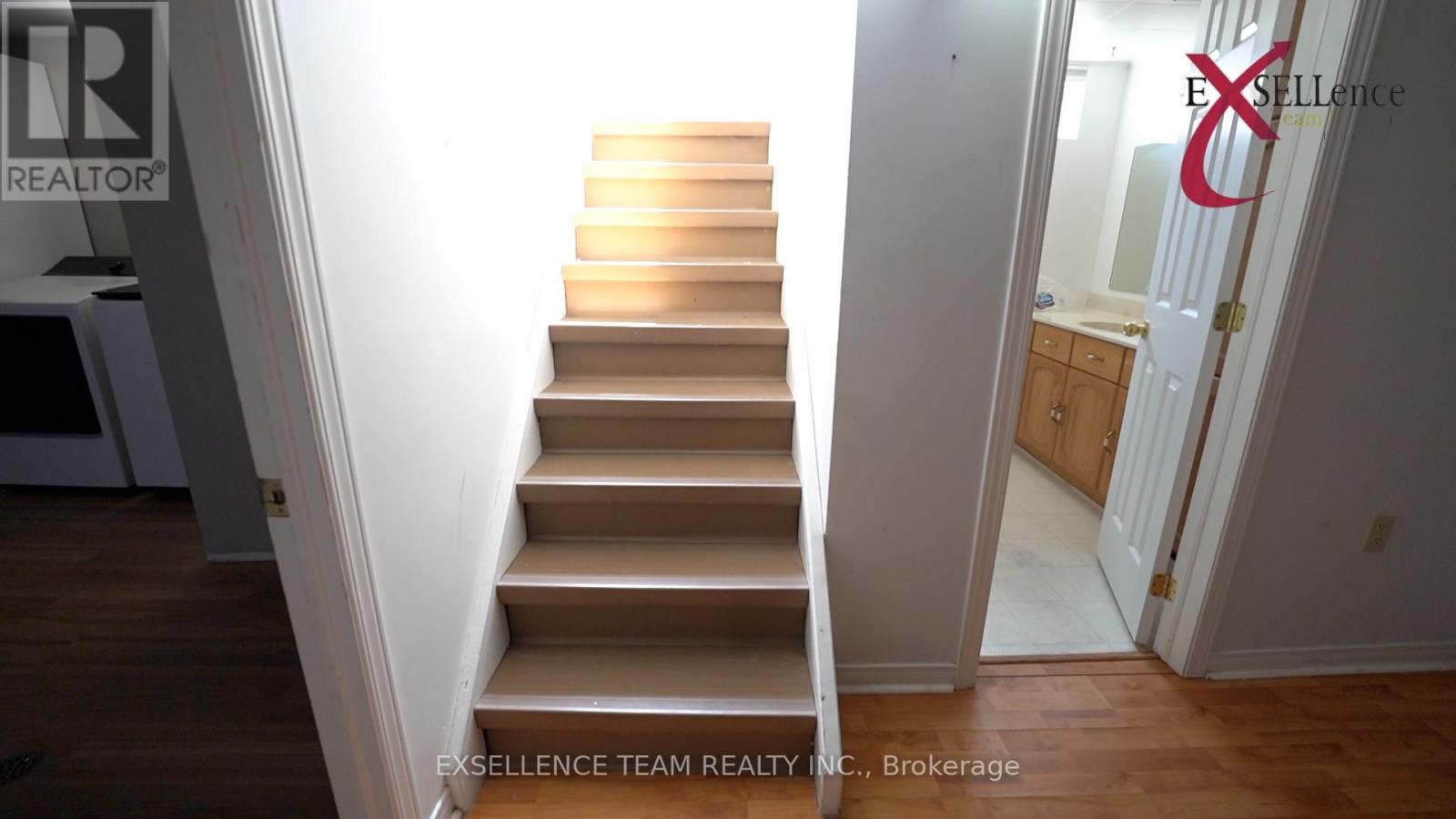 616 Surgenor Street W Property Photo 24