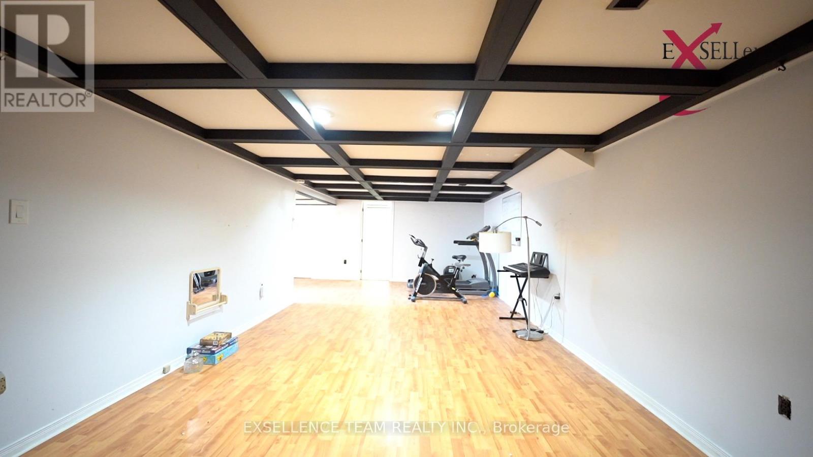616 Surgenor Street W Property Photo 27