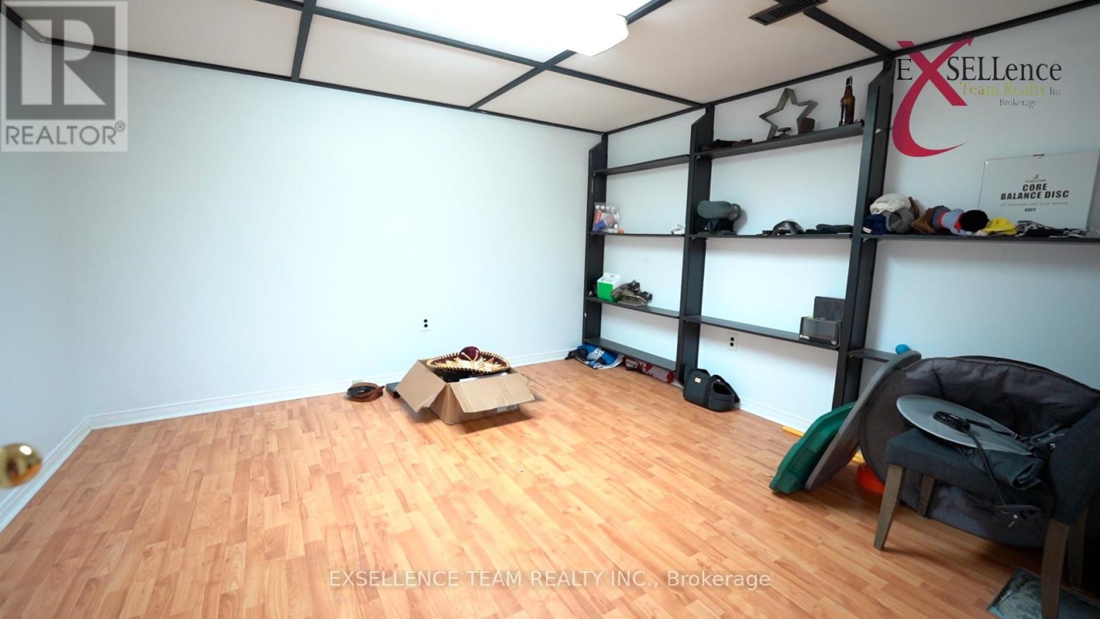 616 Surgenor Street W Property Photo 28