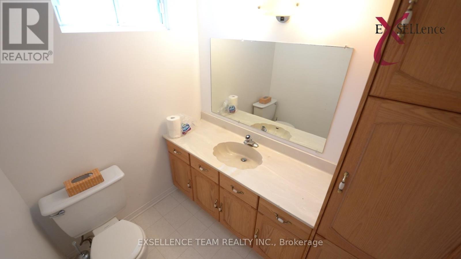 616 Surgenor Street W Property Photo 29