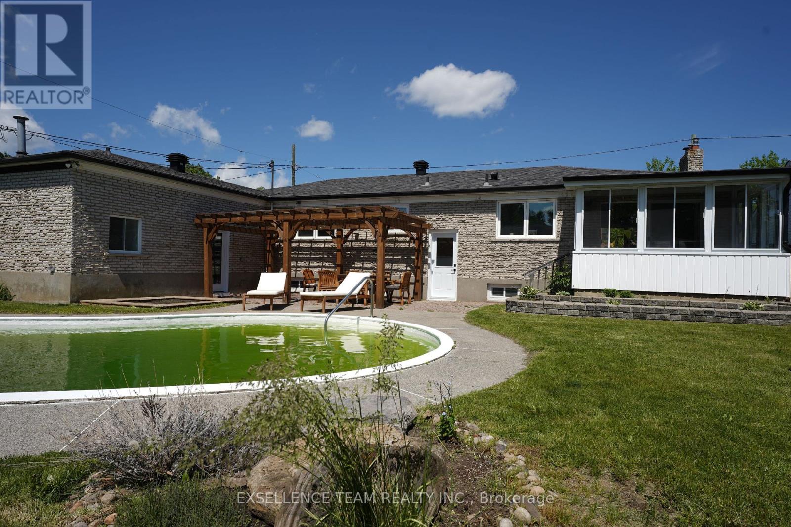 616 Surgenor Street W Property Photo 35