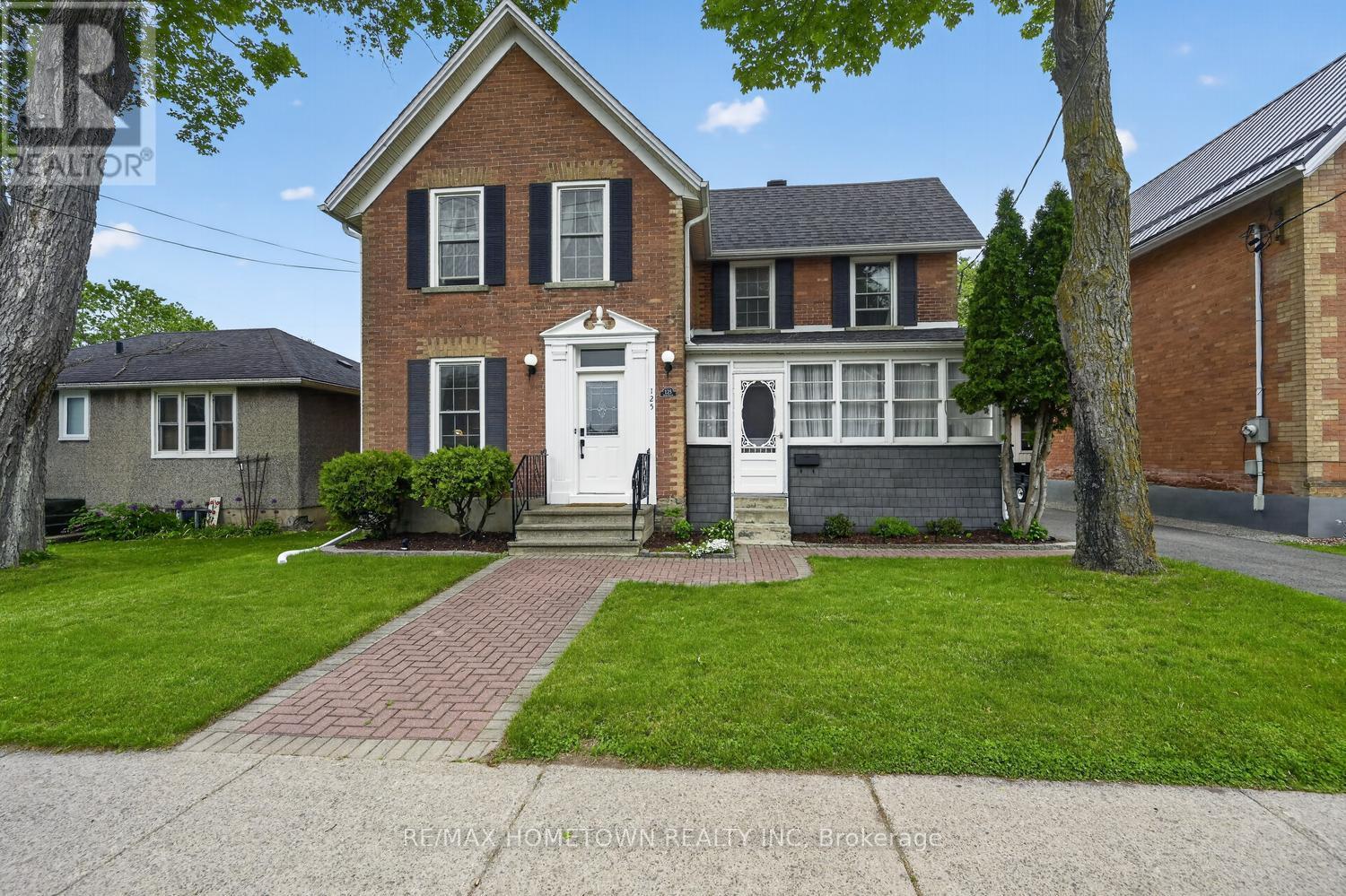 125 PARK STREET Property Photo 1