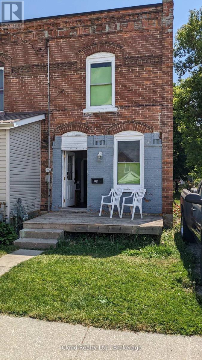 1083 3rd A Avenue E Property Photo 2