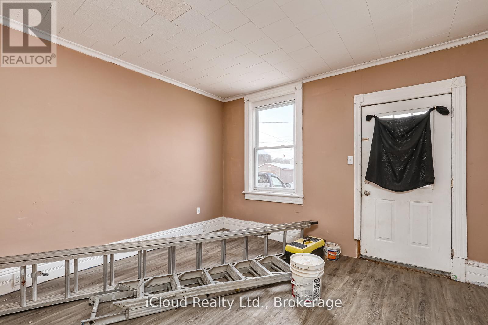 1083 3rd A Avenue E Property Photo 3