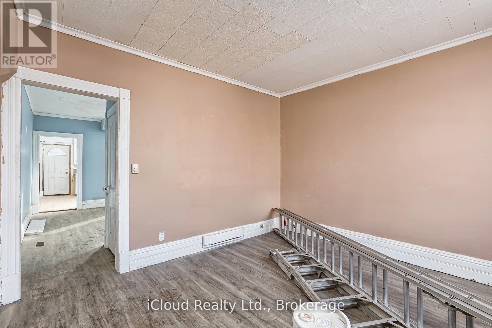 1083 3rd A Avenue E Property Photo 4