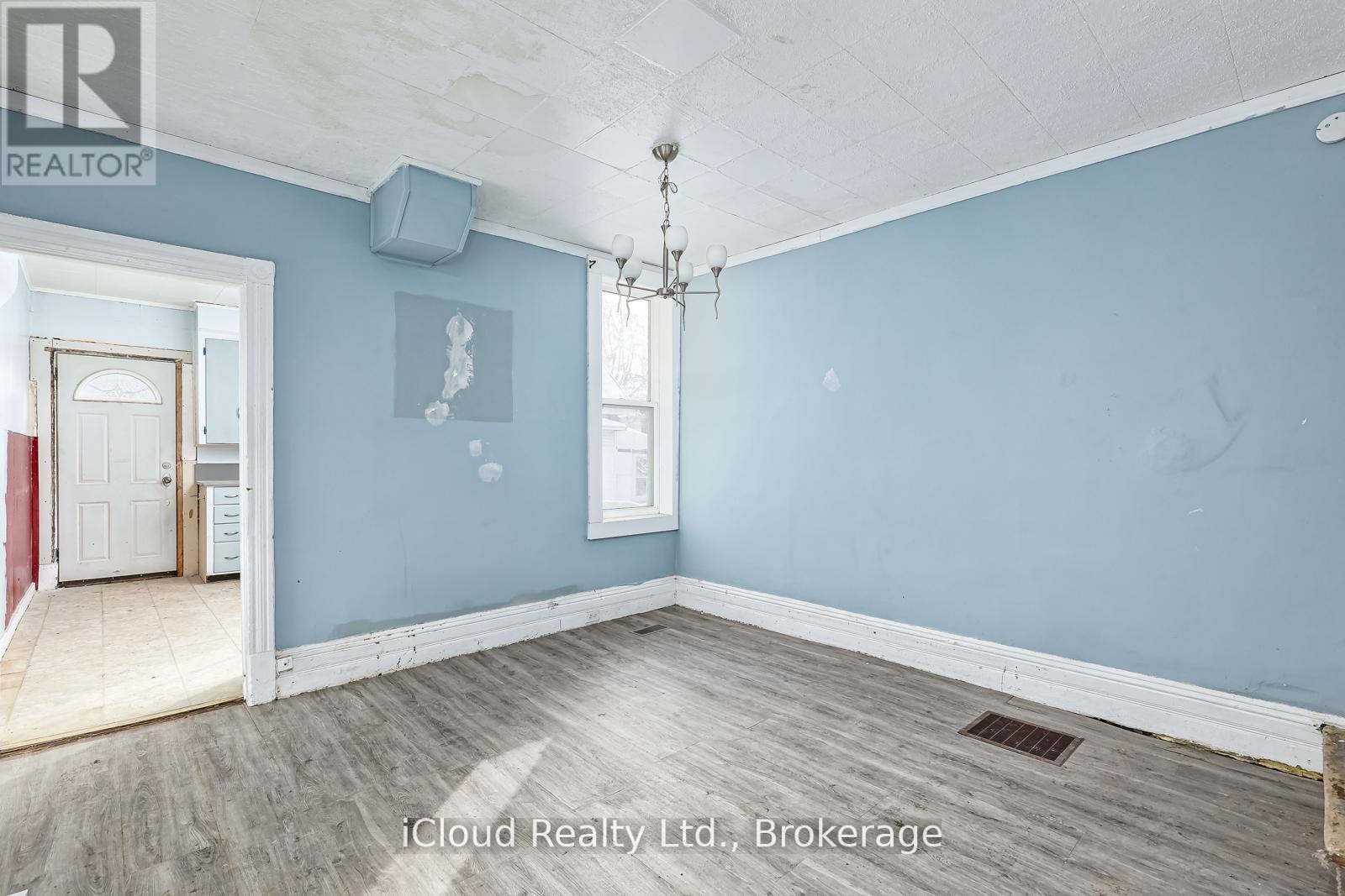 1083 3rd A Avenue E Property Photo 5