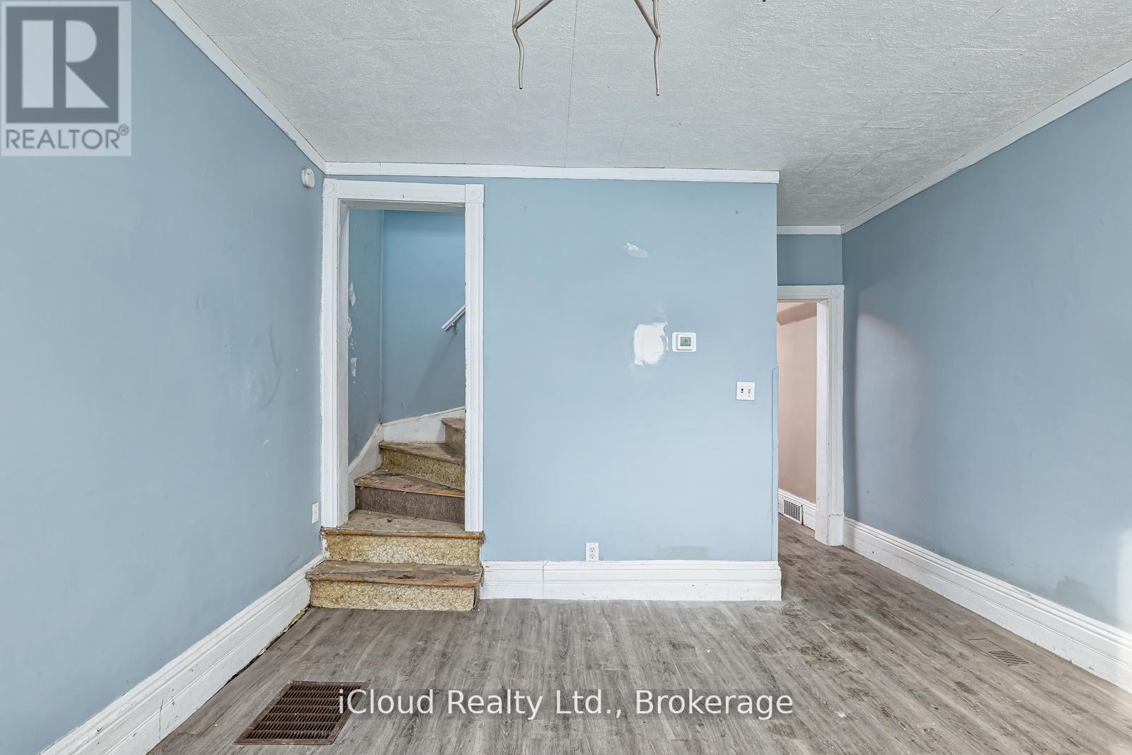 1083 3rd A Avenue E Property Photo 6