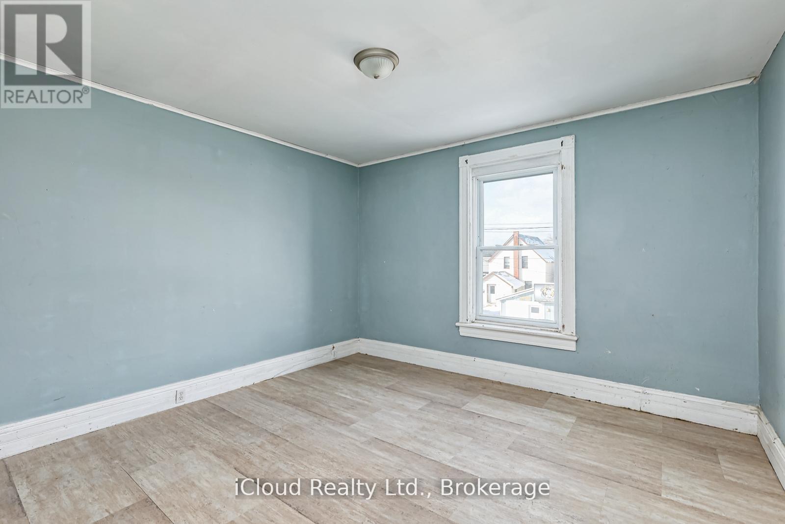 1083 3rd A Avenue E Property Photo 9