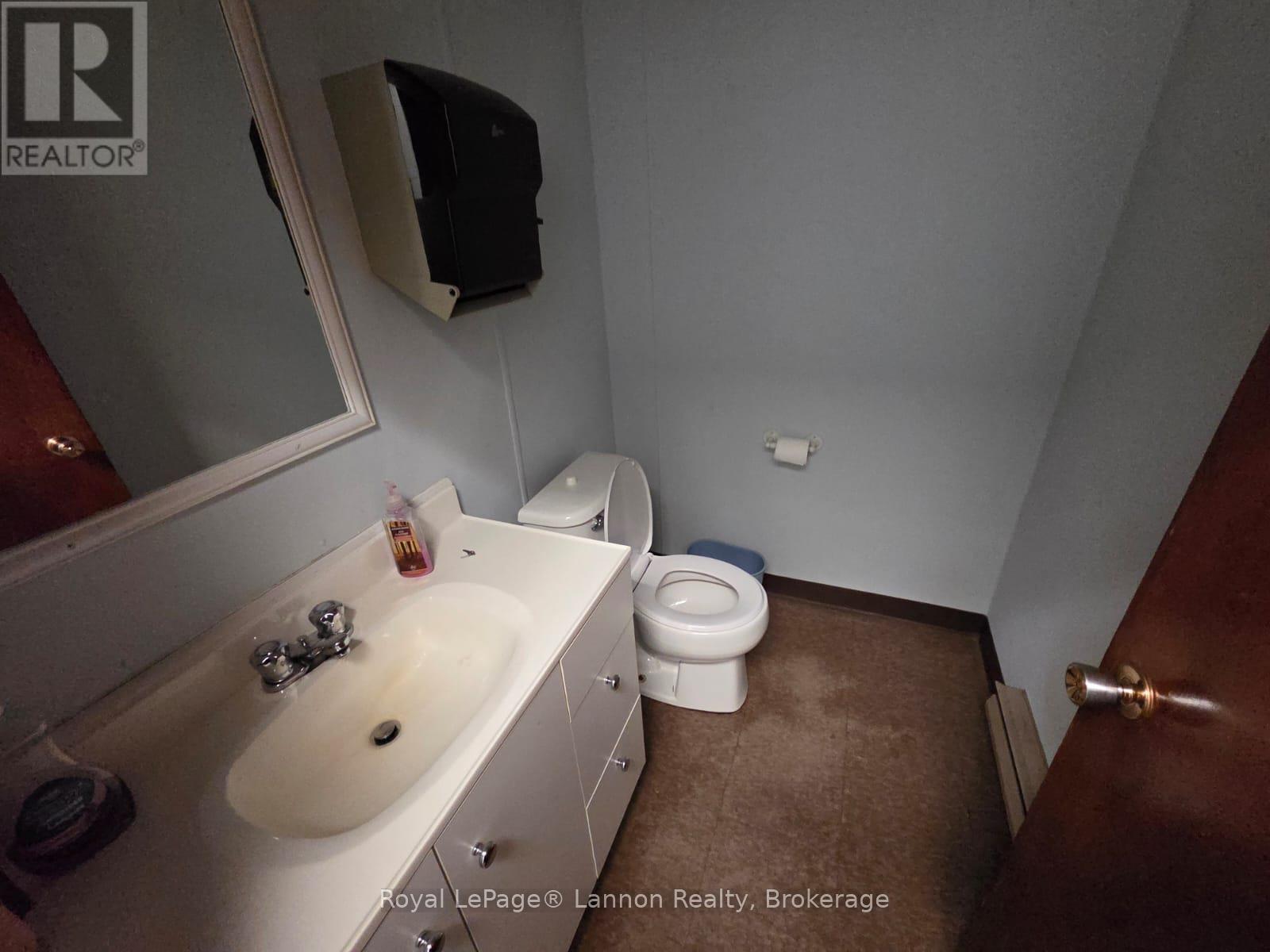 905 Commerce Street S Property Photo 29
