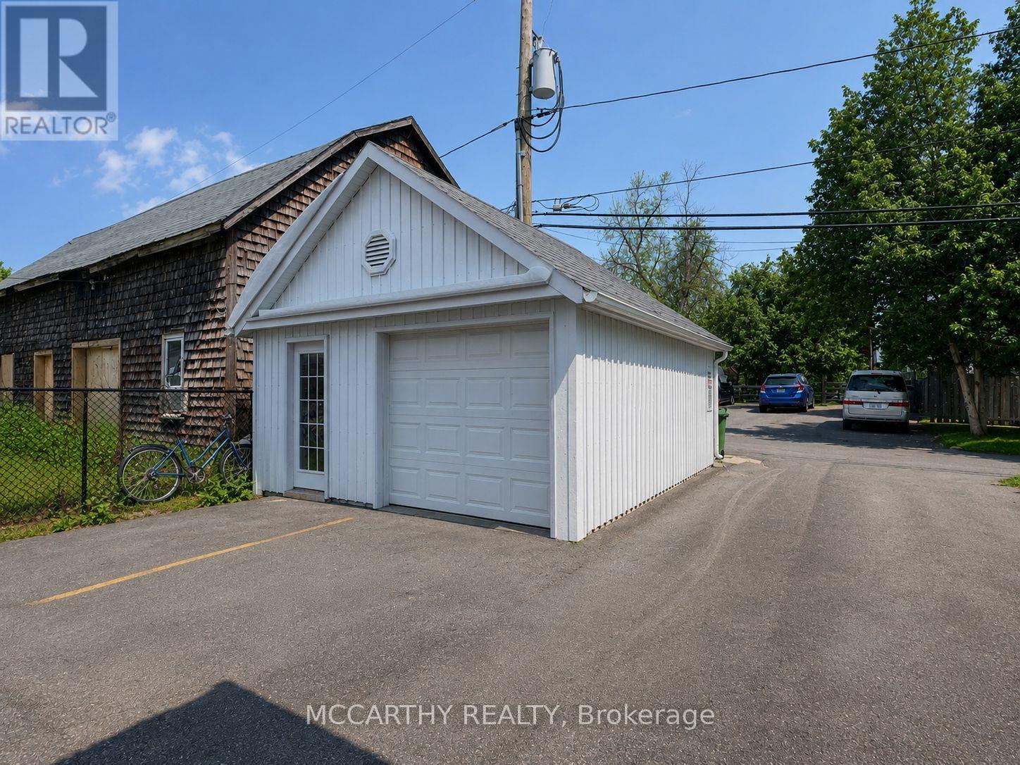 108 - Garage - 138 Main Street W Photo de la propriété 1