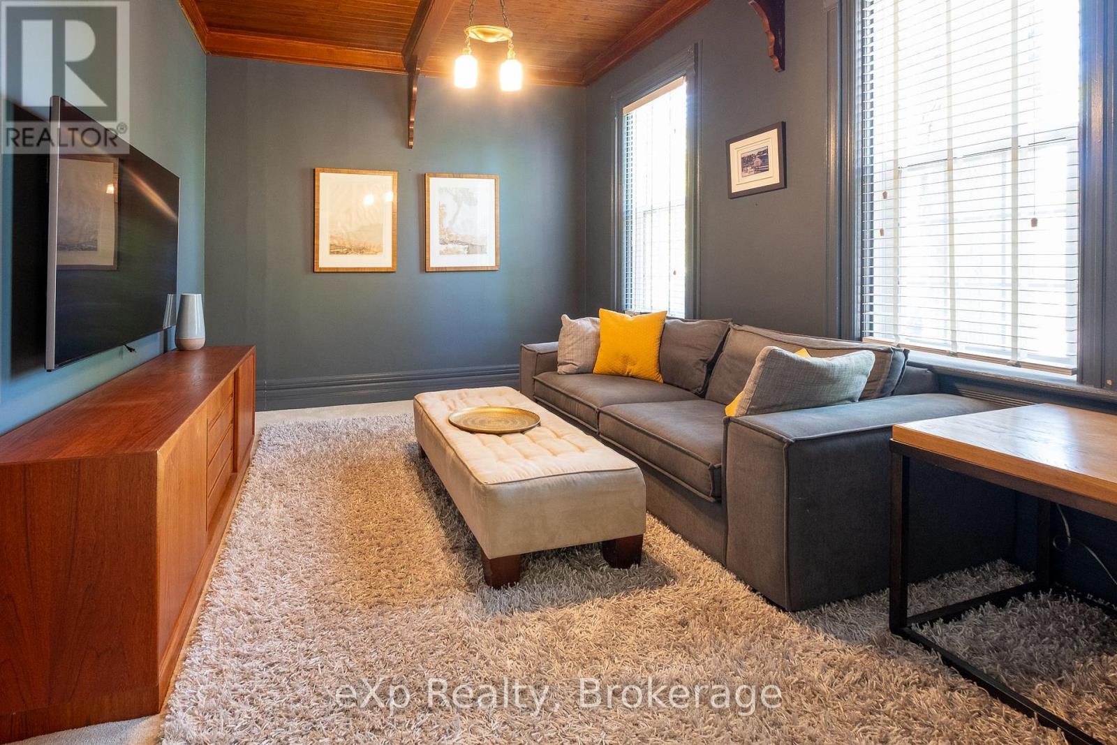 285 Mary Street Property Photo 6