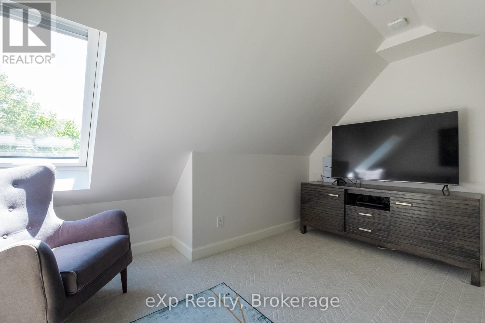 285 Mary Street Property Photo 36
