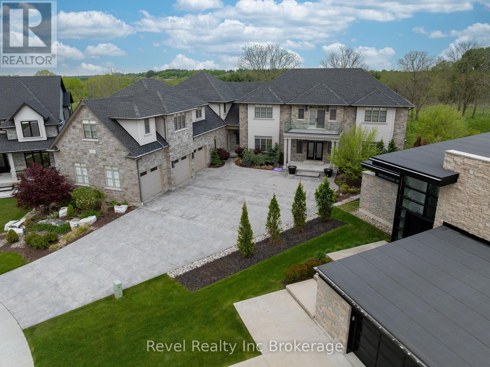 241 Tamarack Boulevard Photo de la propriété 1
