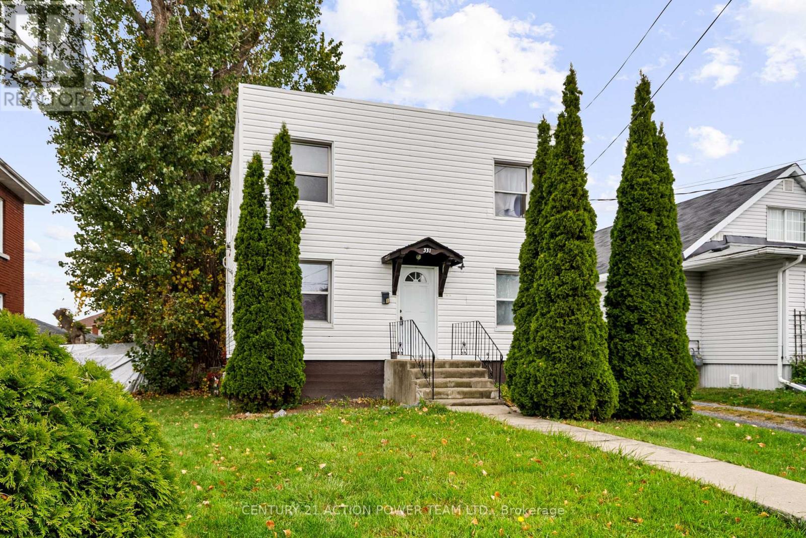 331 7th Street E Property Photo 1