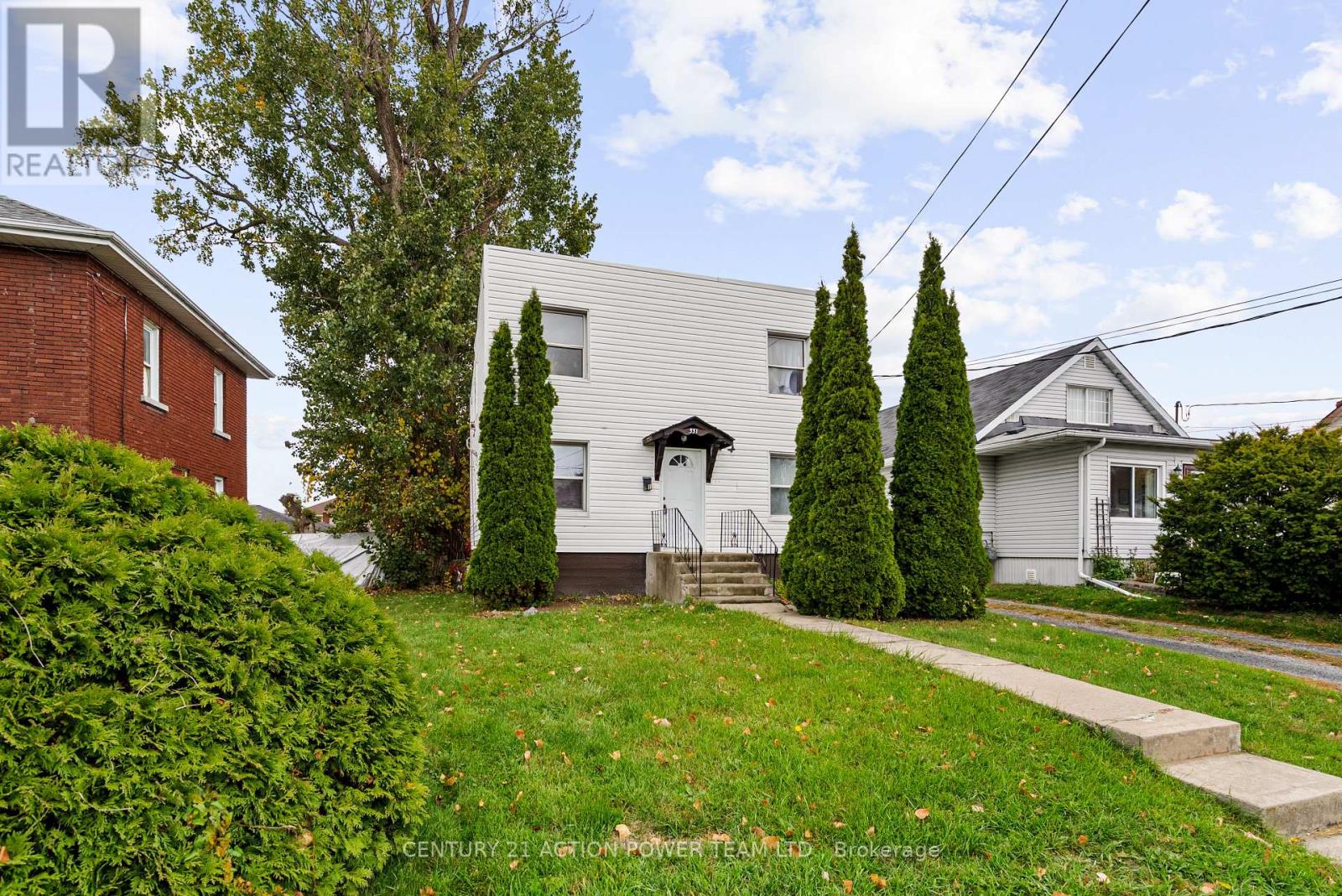 331 7th Street E Property Photo 2