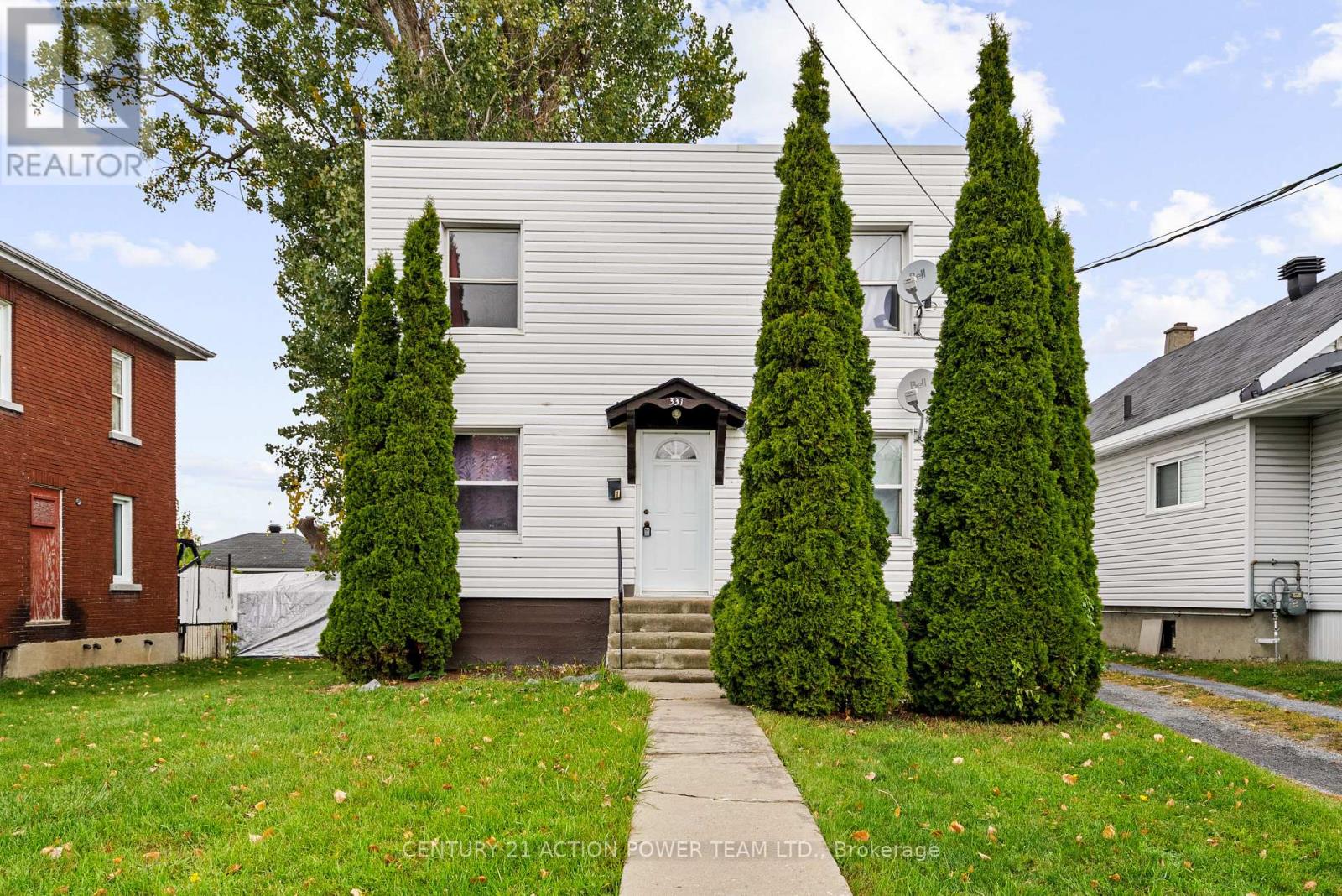 331 7th Street E Property Photo 3