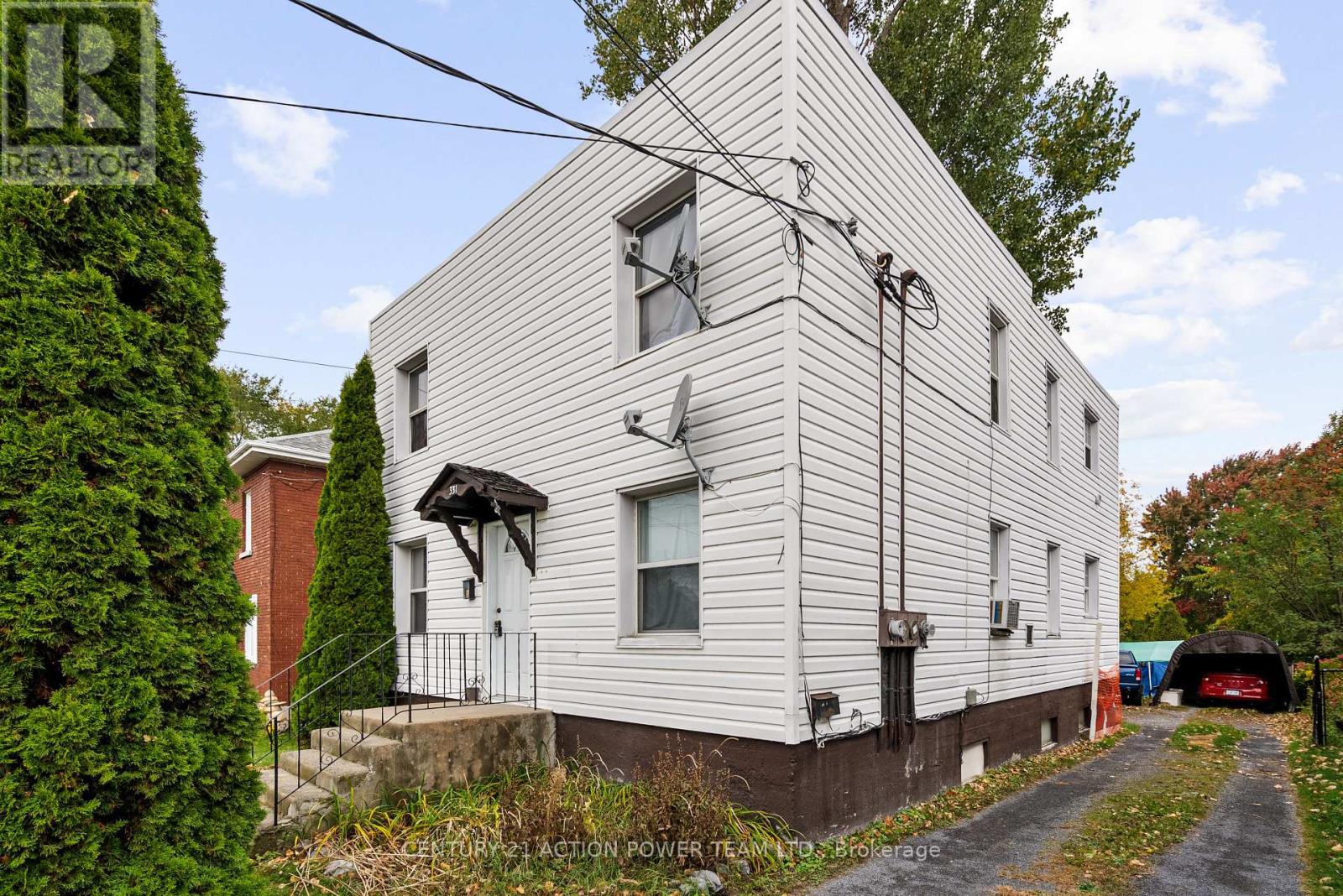 331 7th Street E Property Photo 4