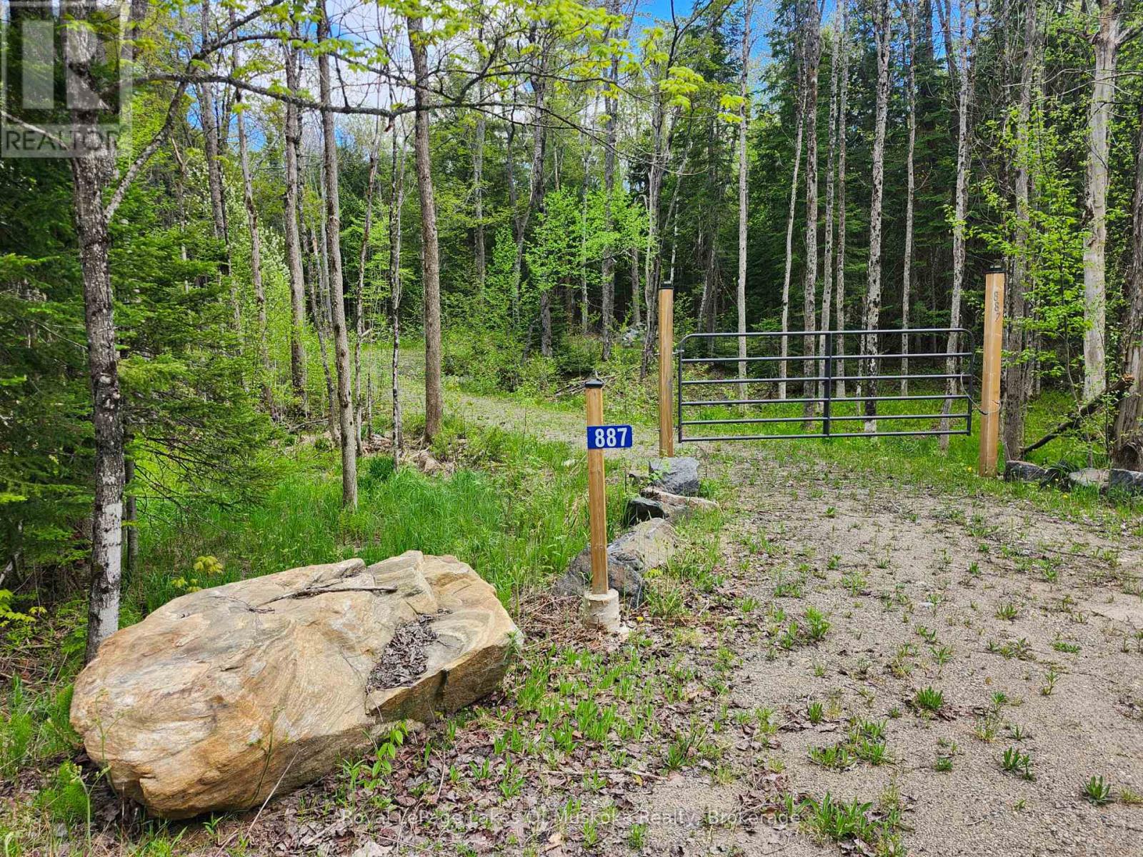 887 Star Lake Road Property Photo 1