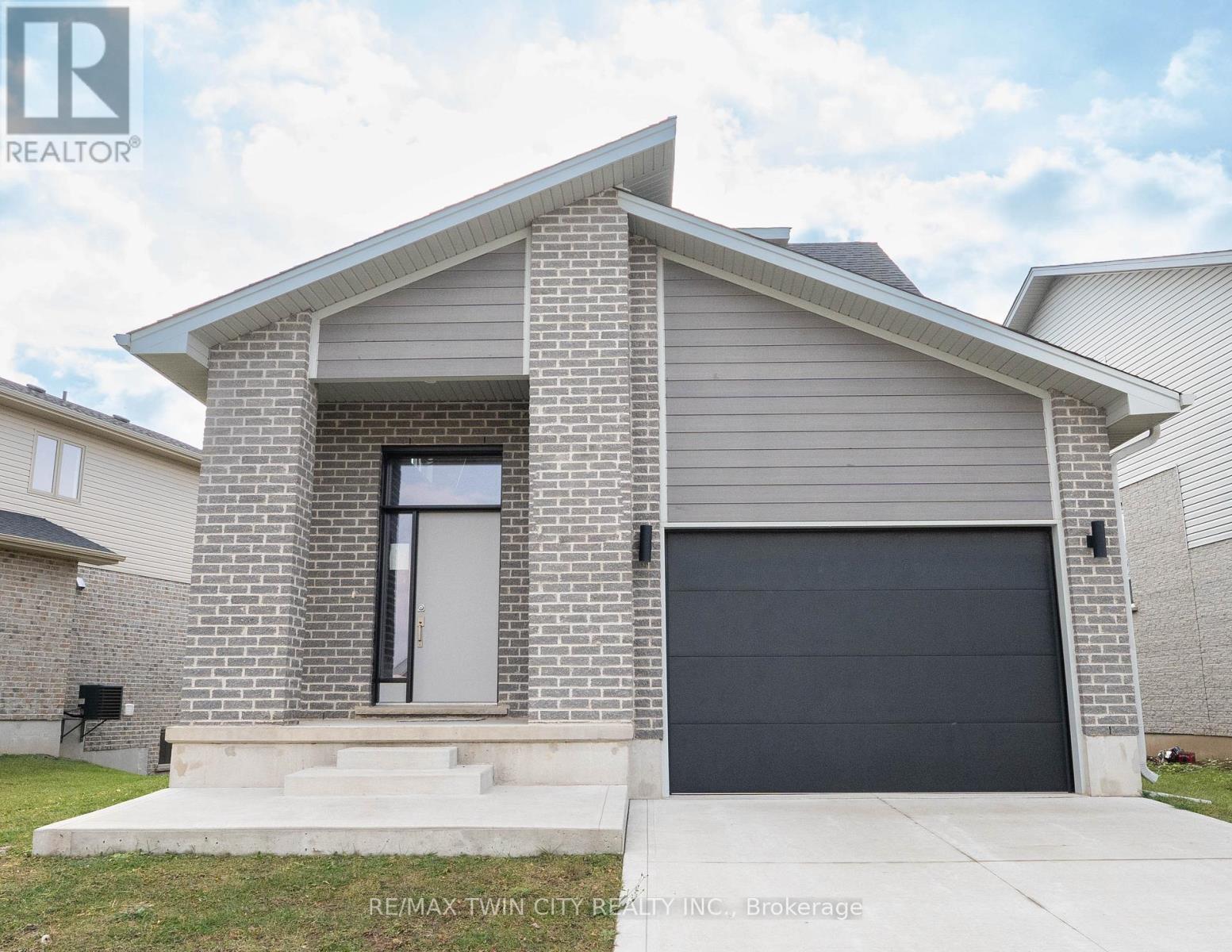 2084 Evans Boulevard Property Photo 1