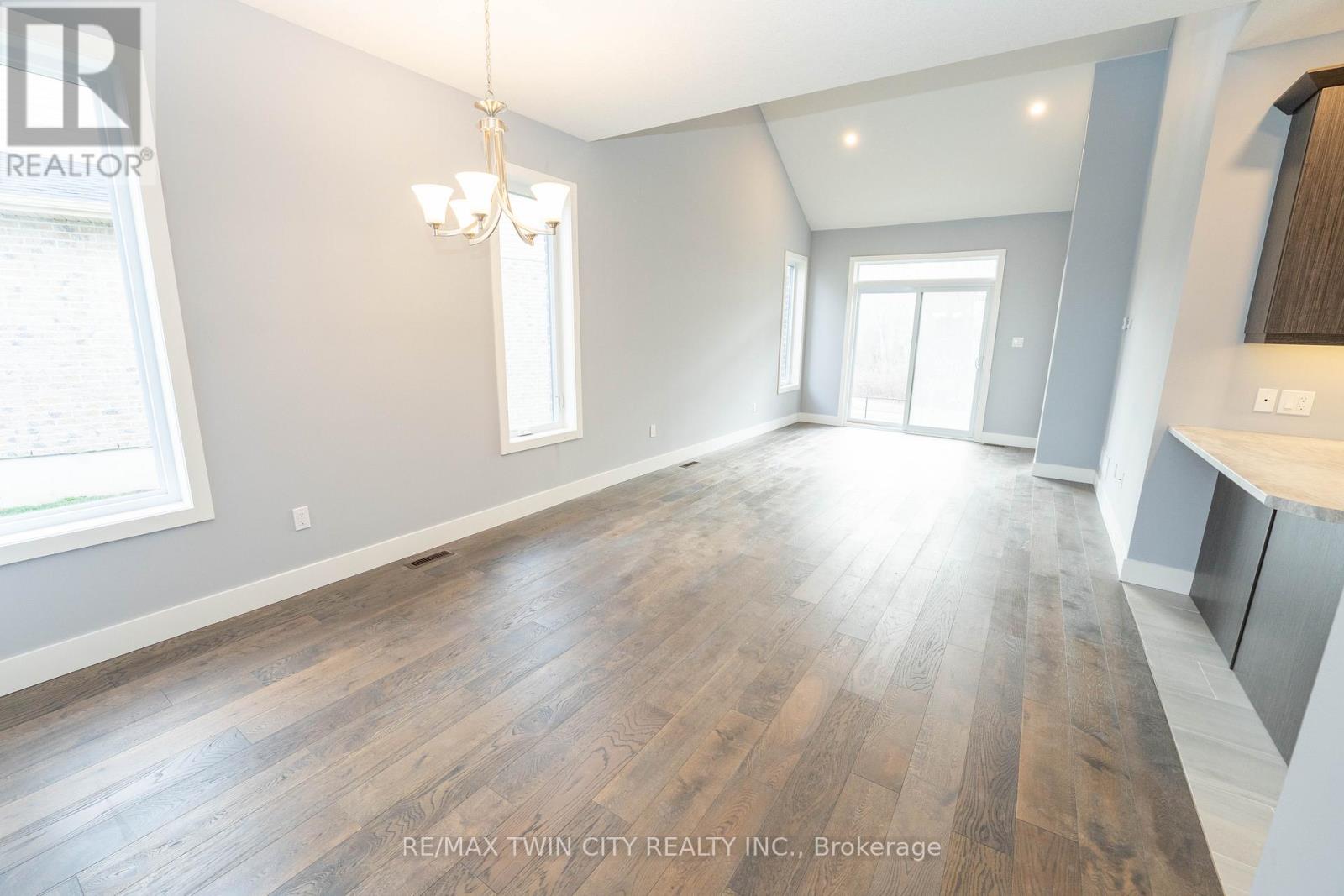 2084 Evans Boulevard Property Photo 2