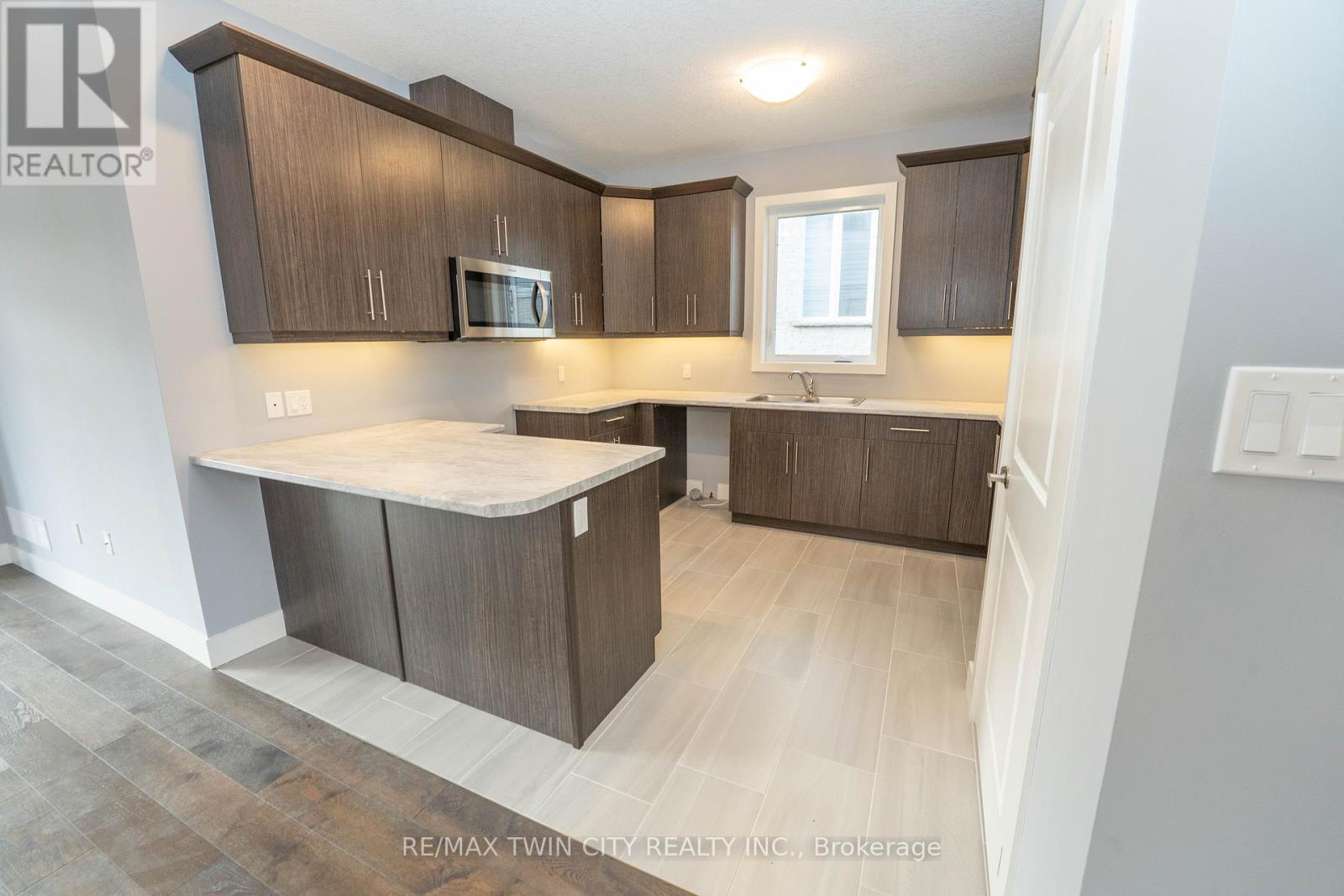 2084 Evans Boulevard Property Photo 4