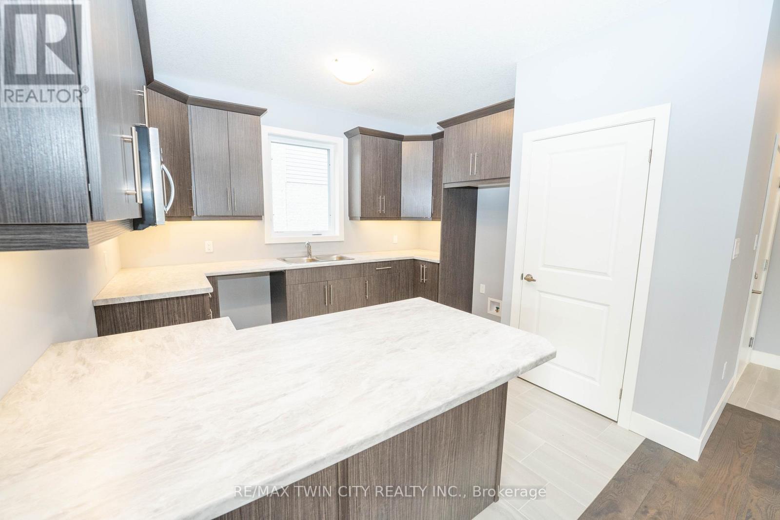 2084 Evans Boulevard Property Photo 5