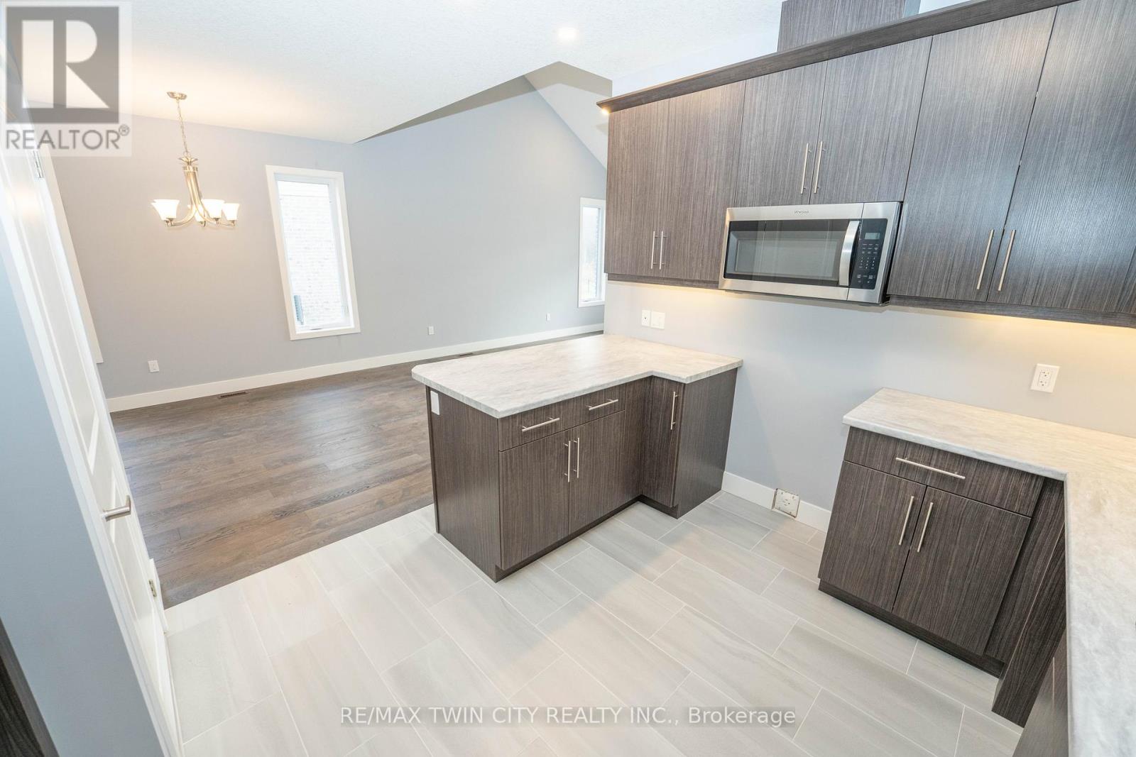 2084 Evans Boulevard Property Photo 6