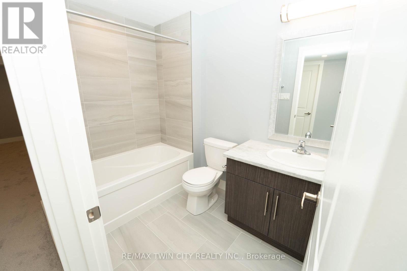 2084 Evans Boulevard Property Photo 7