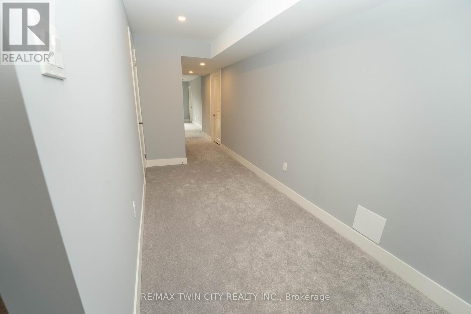 2084 Evans Boulevard Property Photo 8