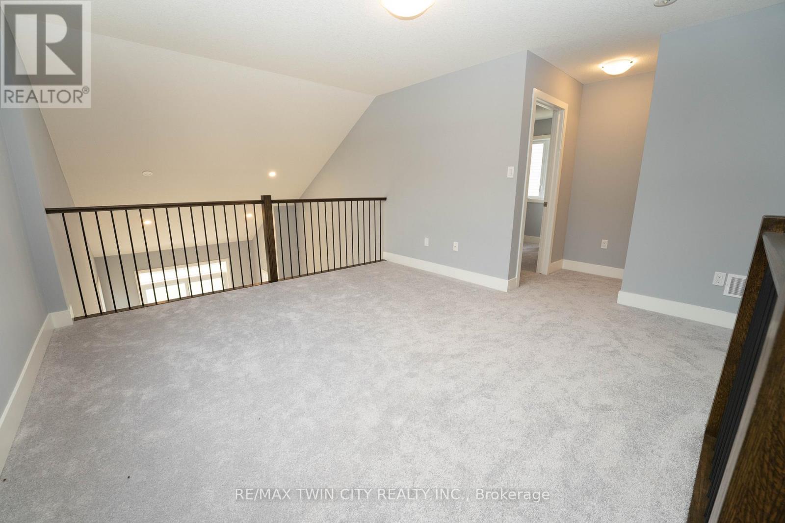 2084 Evans Boulevard Property Photo 9