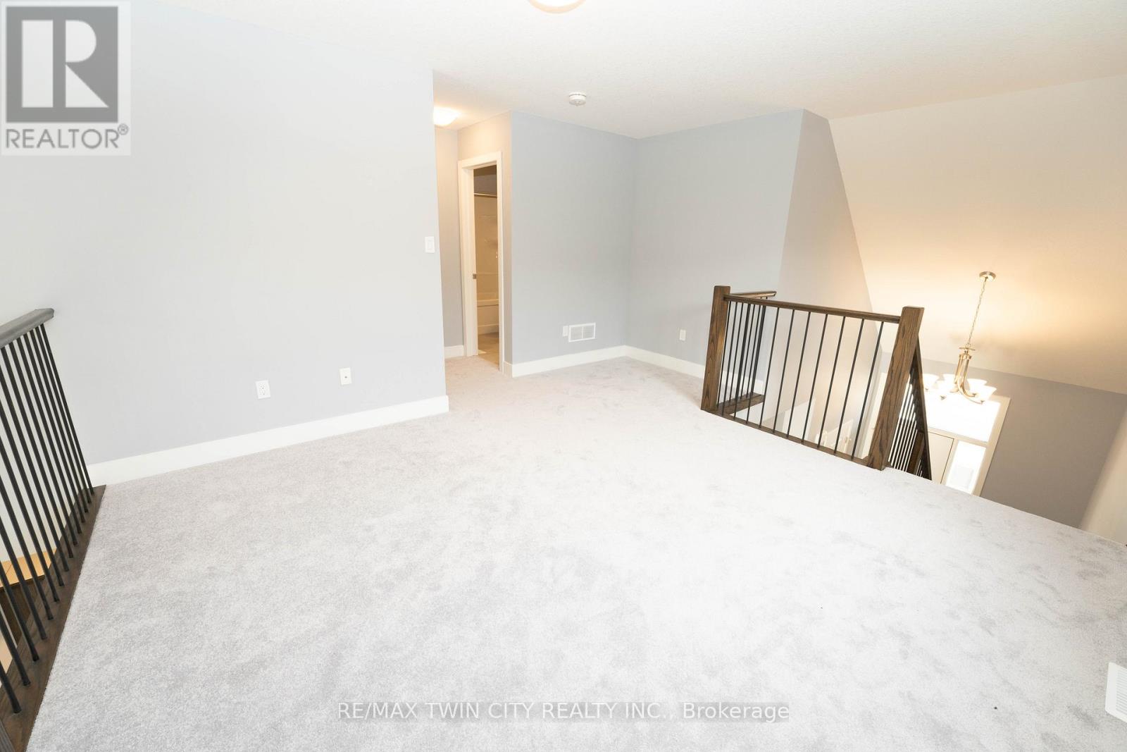2084 Evans Boulevard Property Photo 10