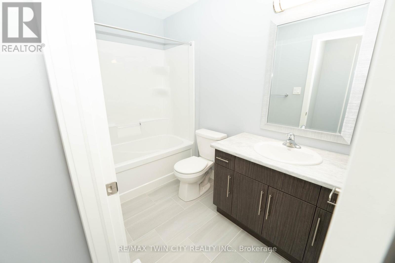 2084 Evans Boulevard Property Photo 11