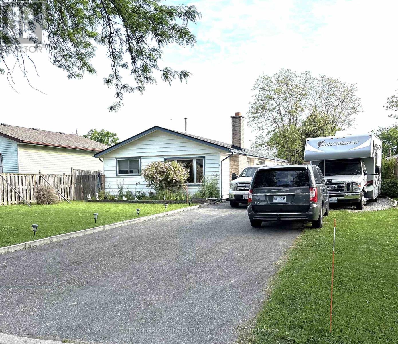 5 Lanark Crescent Property Photo 2