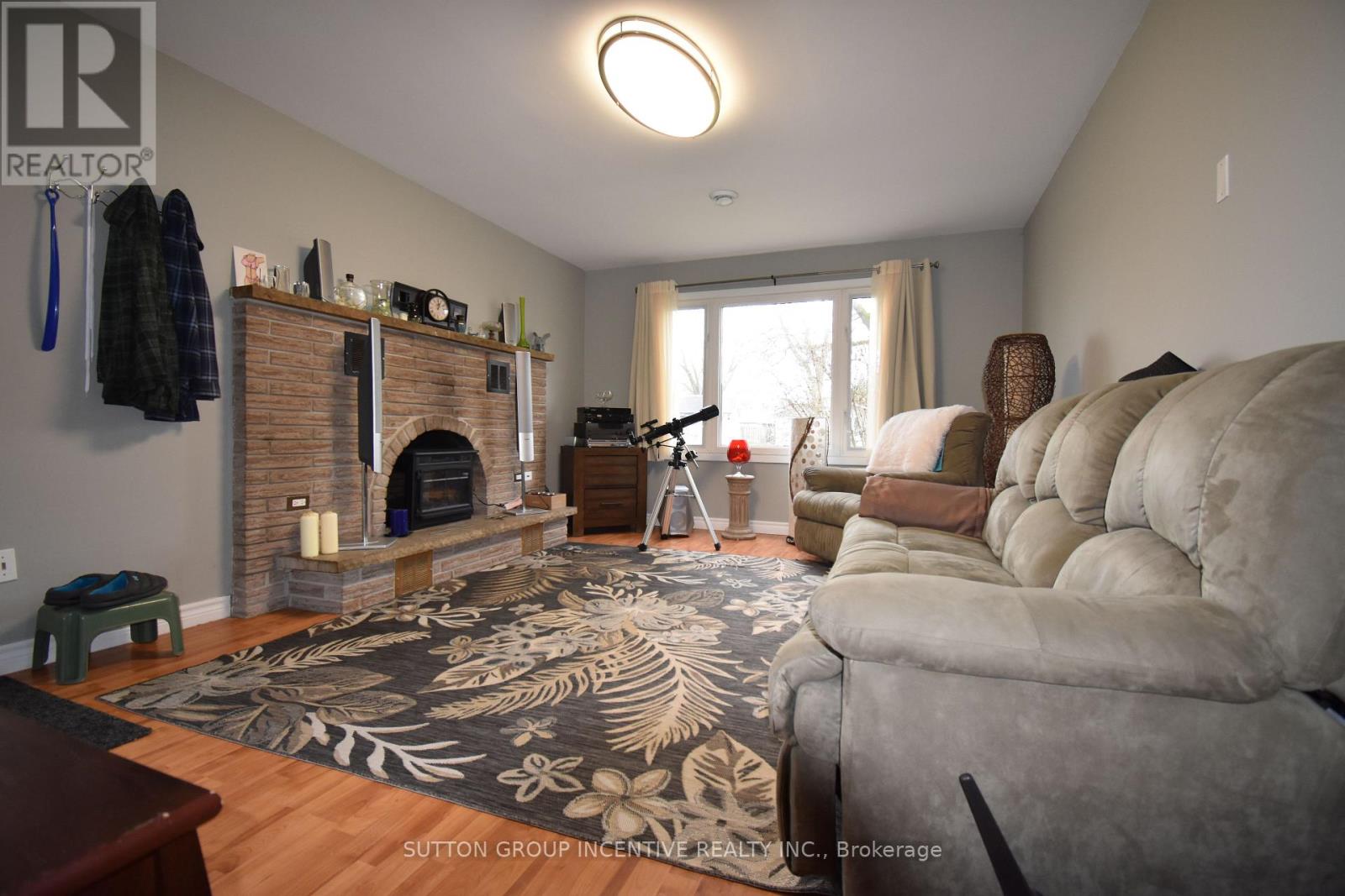 5 Lanark Crescent Property Photo 5