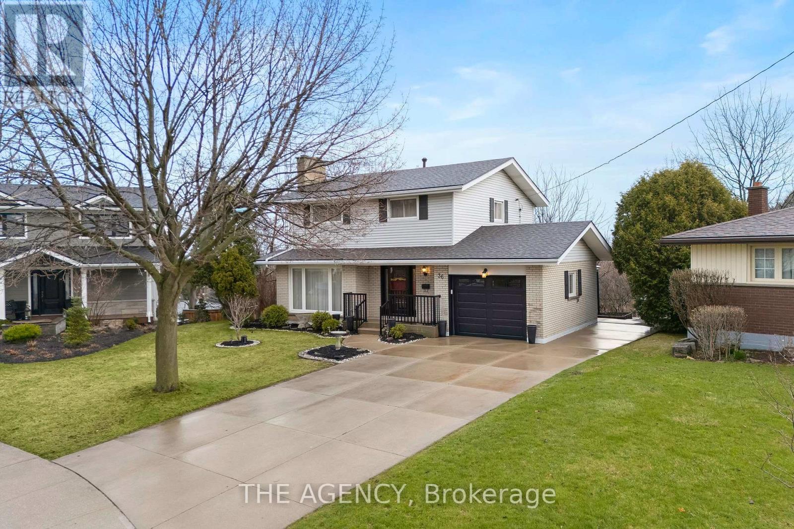 36 BUCKINGHAM DRIVE Property Photo 1