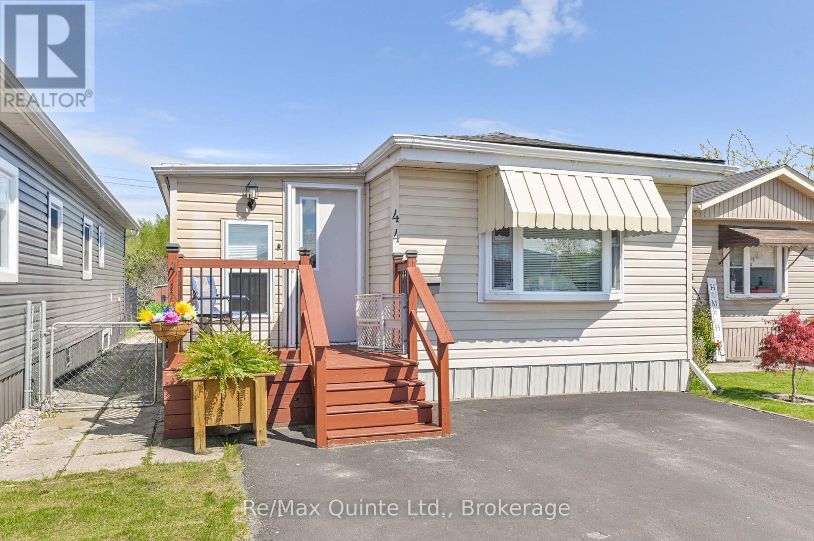 44 - 311 DUNDAS STREET Property Photo 1
